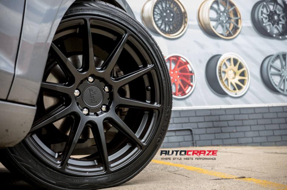 VOLKSWAGEN GOLF ESSEN SATIN BLACK